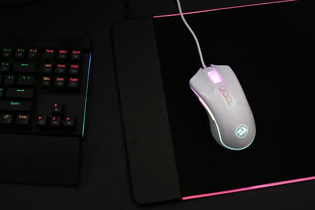 M711_white_3.webp